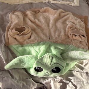 Baby Yoda Dog Costume
Perfect for Halloween!!